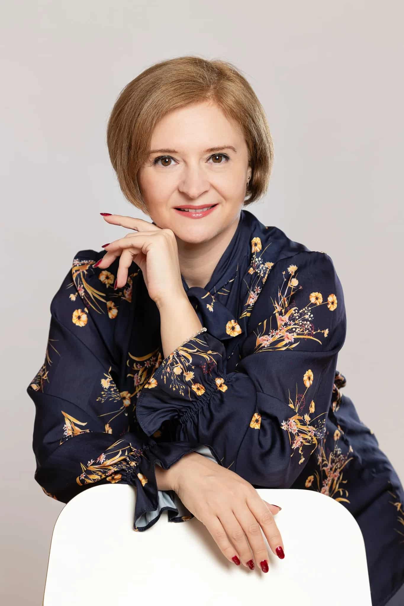 Luiza Domnișoru — Communications Consultant